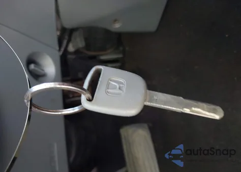 2005 Honda Civic Lx z USA, uszkodzony, nr VIN JHMES165X5S005371